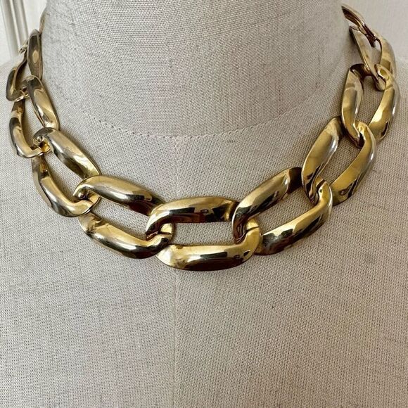 Gold tone link necklace Jewelry - Gold tone link necklace